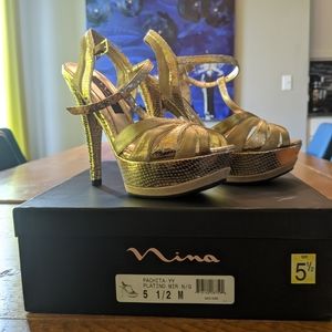 Gold Nina platform sandal size 5.5